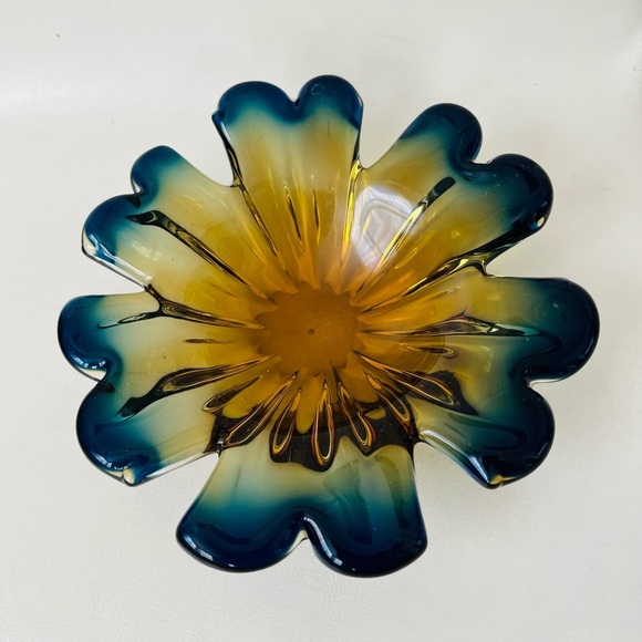 Vintage mid century Murano flower shape bowl - Picture 11 of 12